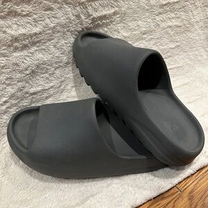 Yeezy adidas Charcoal Slide Sandals